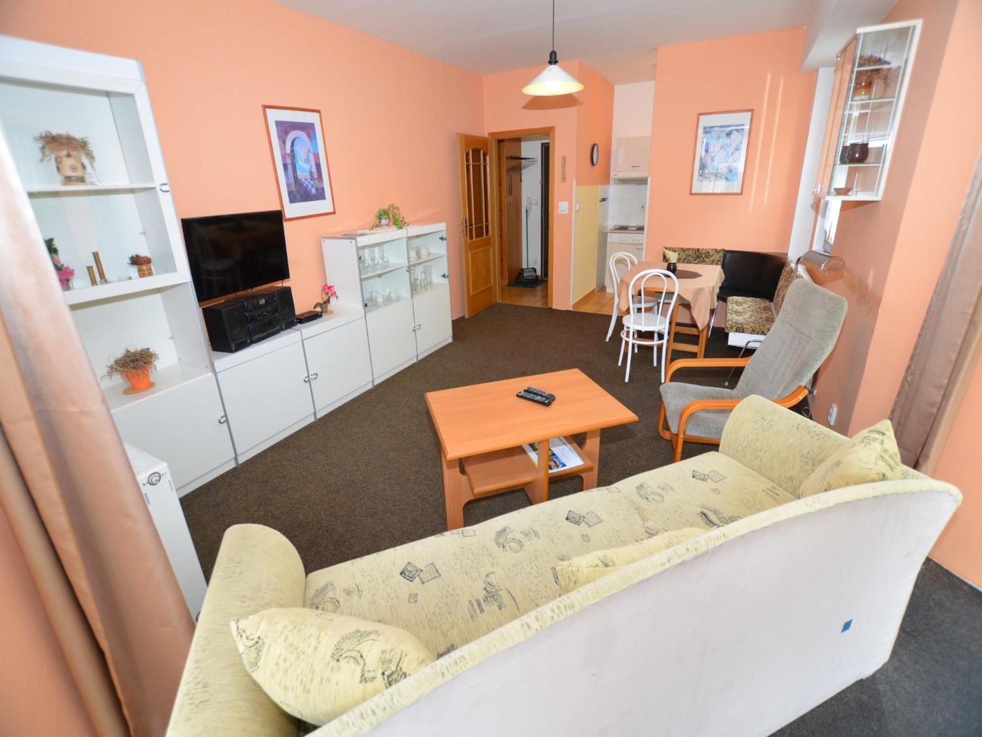 Snug Apartment In Jachymov Near Ski Area エクステリア 写真